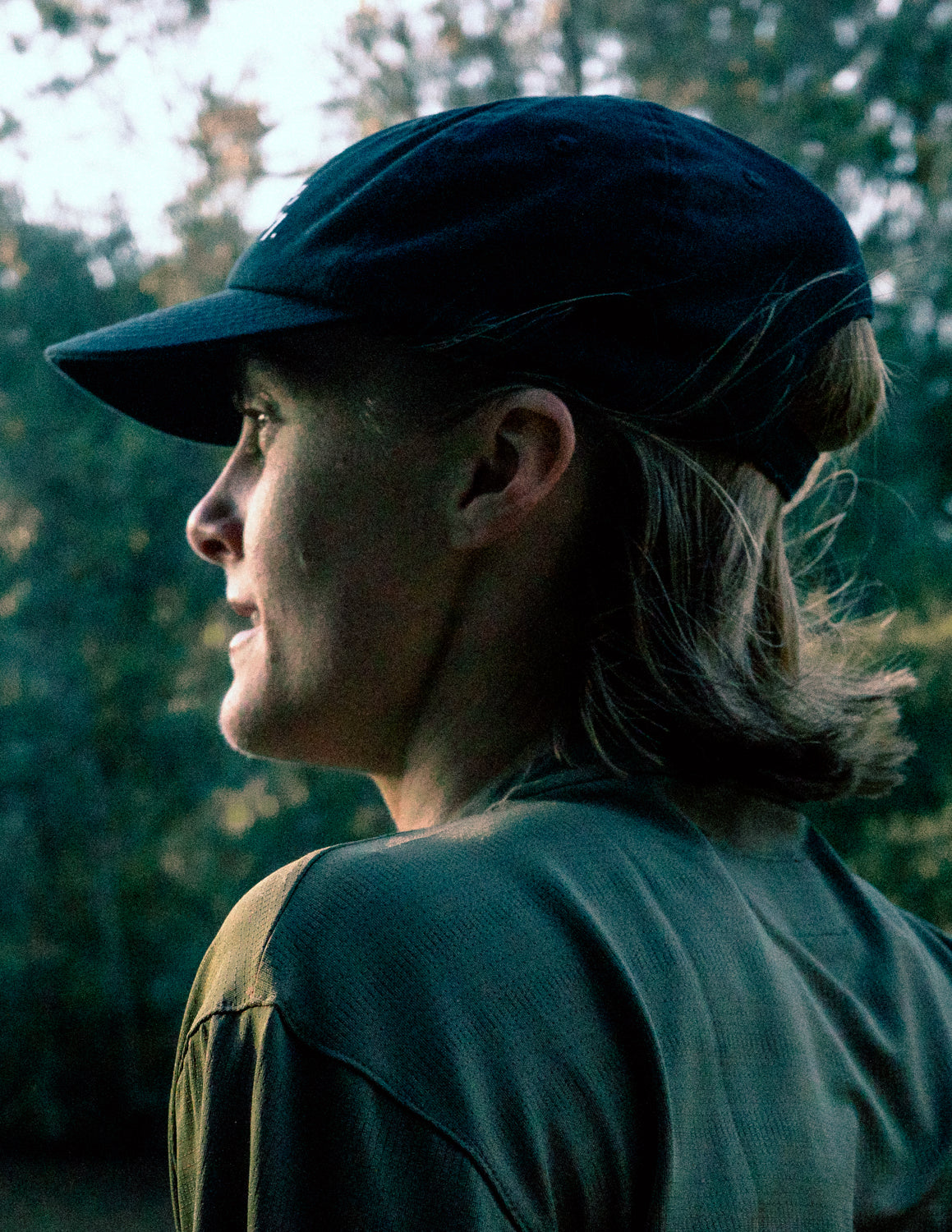 Runner wearing the No Risk No Magic No Story Cap in Washed Black, side profile